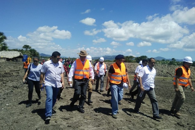 Gubernur Viktor Perintah Investor Lanjutkan Tambak Garam di Malaka