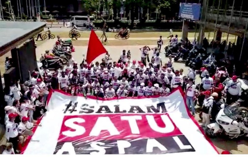 Komunitas ‘Salam Satu Aspal’ Putihkan Stadion Gelora Bung Karno