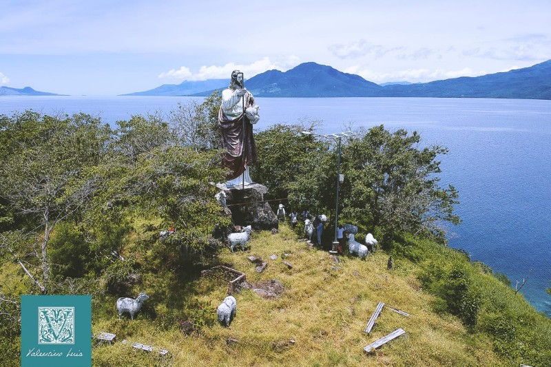 Riak Ombak di Tepian Pulau Waibalun Flores Timur