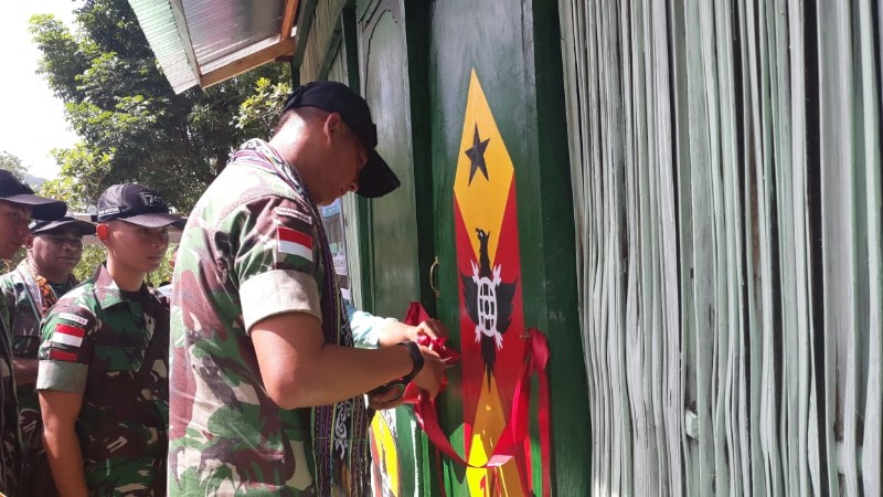 Warga Manamas di Perbatasan RI-RDTL Gapai Bedah Rumah Yonmek 741