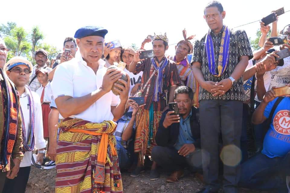 Gubernur Viktor Buka Akses Jalan Bokong-Lelogama Kabupaten Kupang