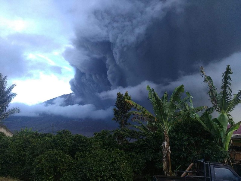 Gunung Sinabung Kembali Erupsi, Tinggi Kolom Erupsi Capai 2 Ribu Meter