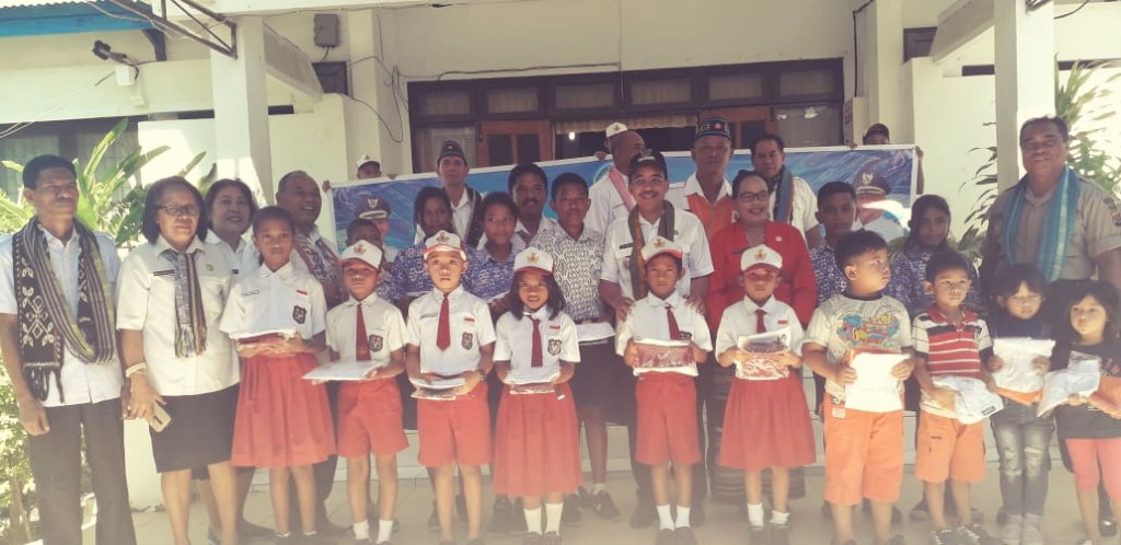 Pemkot Kupang Donasi Seragam Sekolah Gratis Bagi Puluhan Ribu Pelajar
