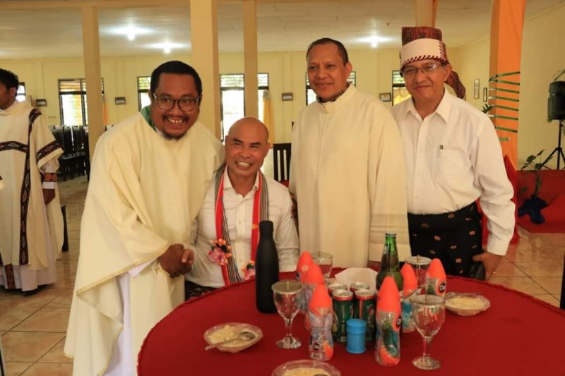 Gubernur Viktor Imbau Gereja Terlibat Aktif Perangi Sampah