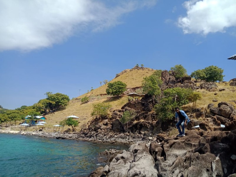 Pesona Alam Pantai Shafar Lamakera
