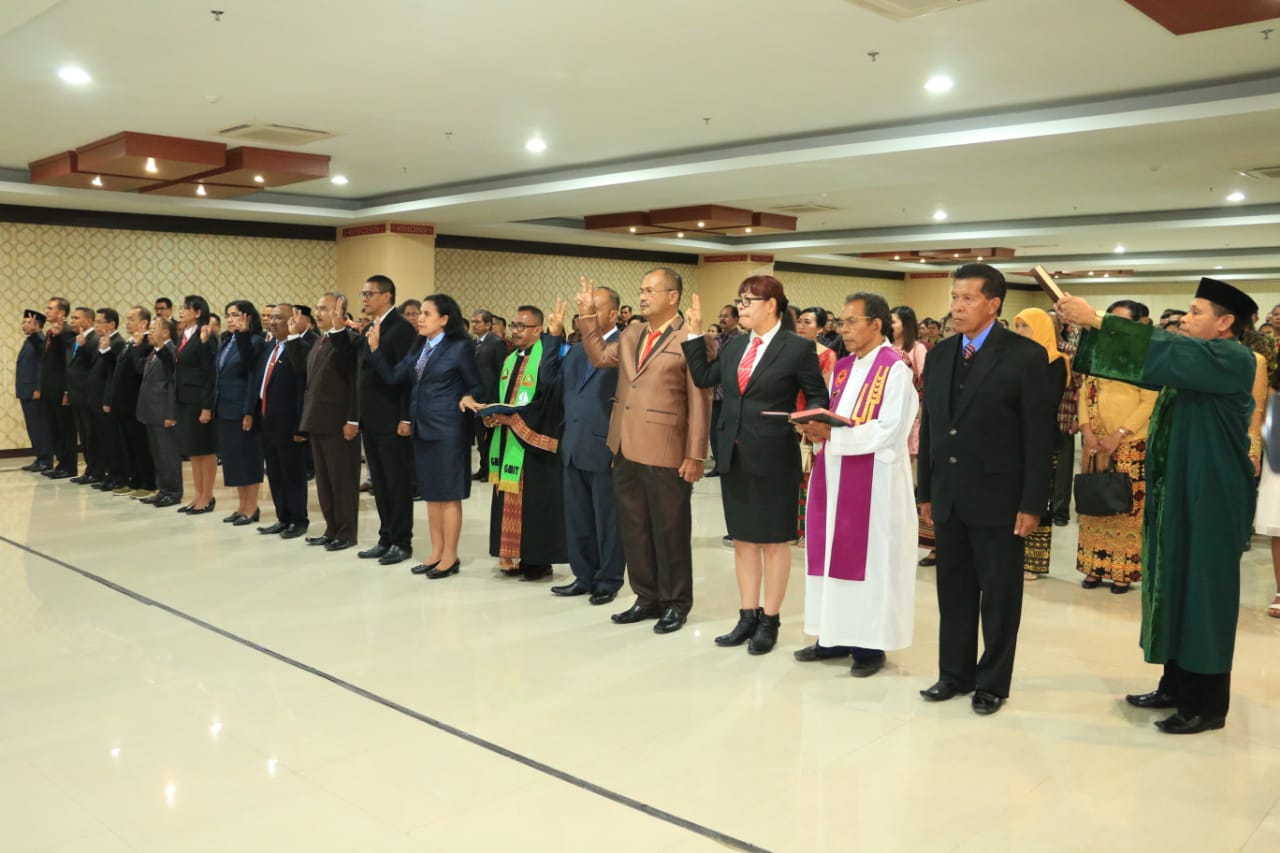 Lantik 15 Pejabat Eselon II Pemprov NTT, Ini Ketegasan & Imbauan Gubernur Viktor