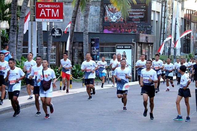 Gubernur Bali Apresiasi Terselenggaranya ‘Udayana Run di Kuta Beach Area’