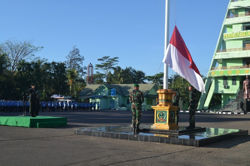 Korem 161/Wira Sakti Helat Upacara Bendera HUT Kemerdekaan Ke-74 RI