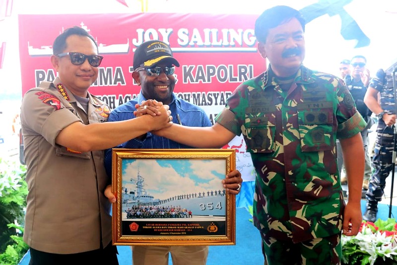 Lihat Indah dan Damainya Papua, Panglima TNI & Tokoh Papua Berlayar Bersama