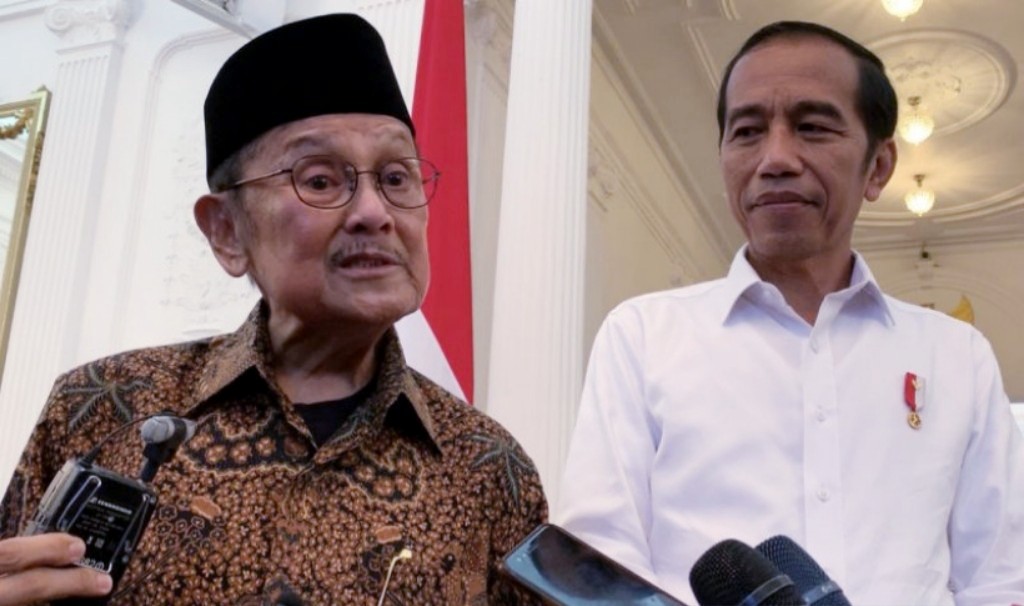 Hoaks B.J. Habibie Meninggal! Presiden Jokowi Jenguk di RSPAD