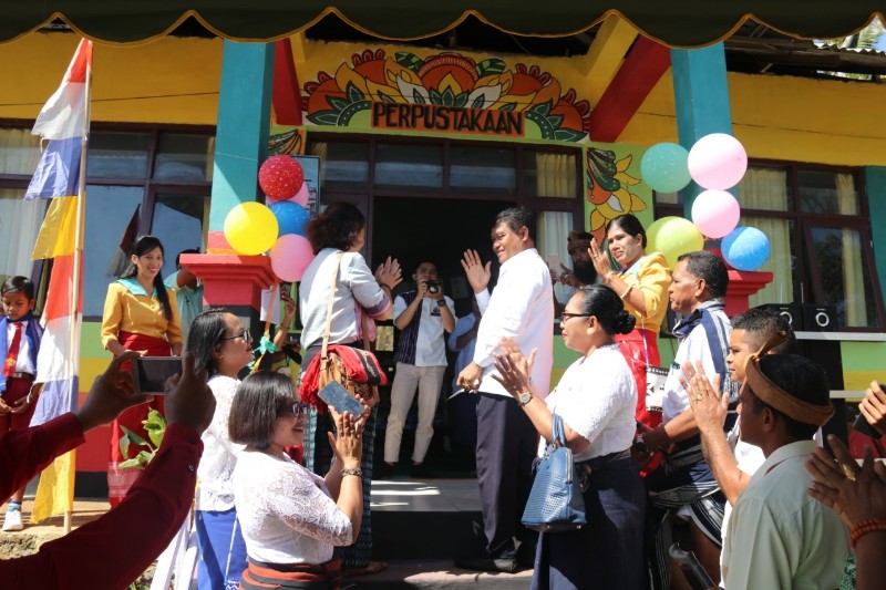 Resmikan Perpustakaan Ramah Anak, Bupati SBD Kenalkan 7 Jembatan Emas