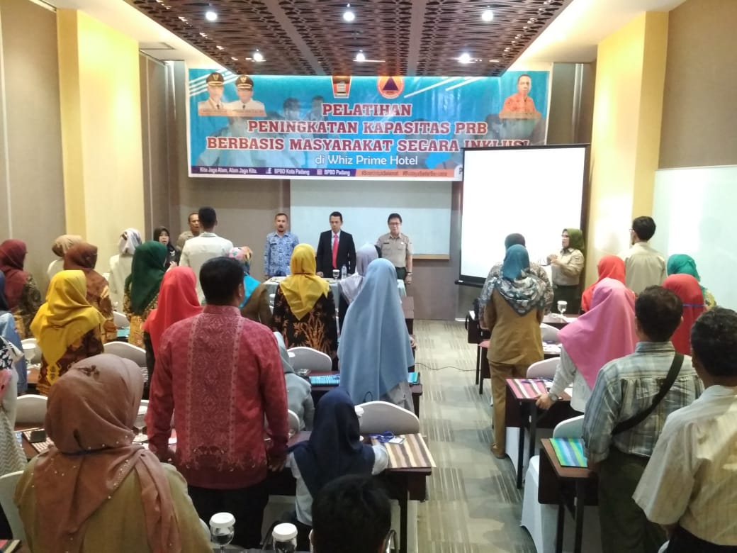 Penyandang Disabilitas di Kota Padang Dilatih Evakuasi Saat Bencana