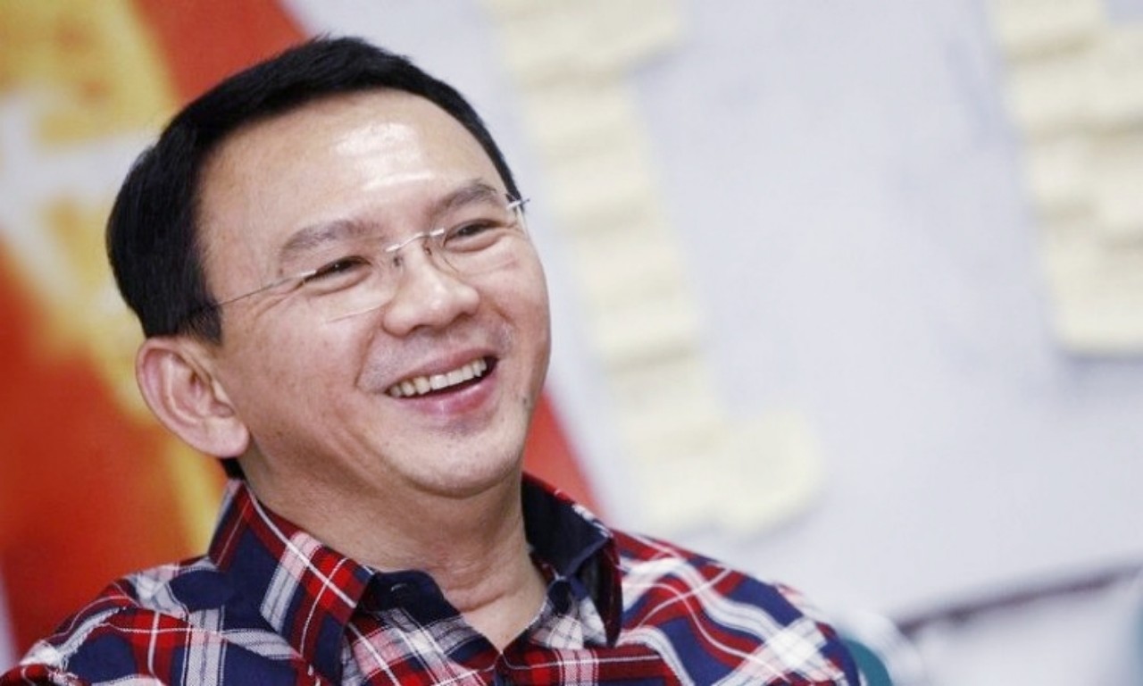 Basuki Tjahaya Purnama Berselancar di Titian Buih