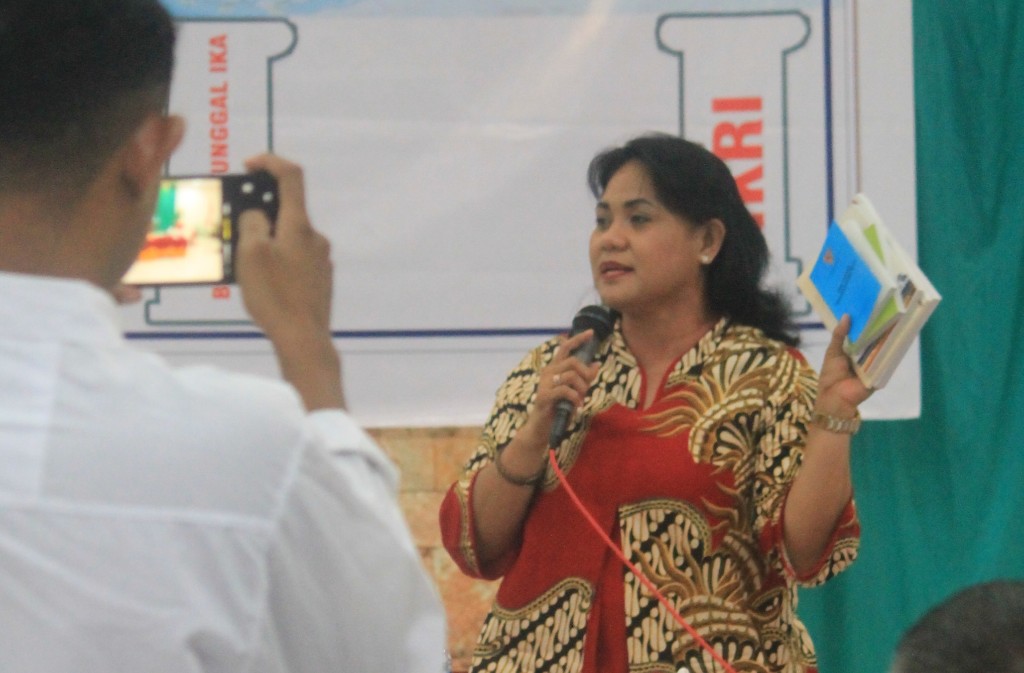Kunjungi Warga Namosain, Anita Gah Helat Sosialisasi Empat Pilar Kebangsaan