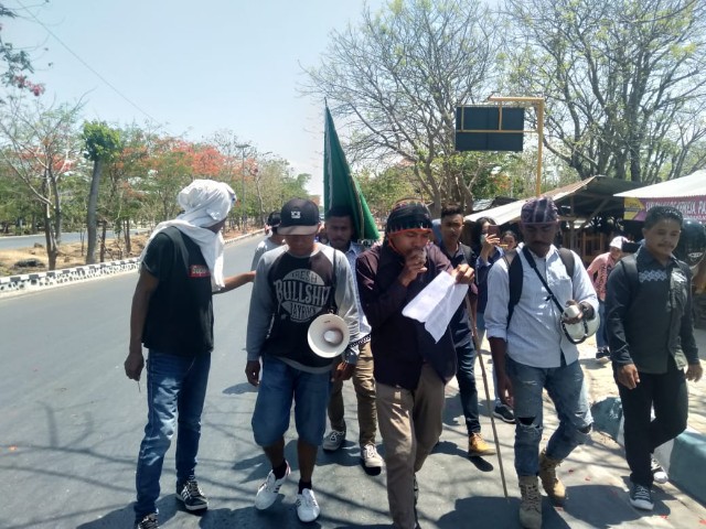 Bupati Ande Agas Didemo Mahasiswa HIPMMATIM Kupang