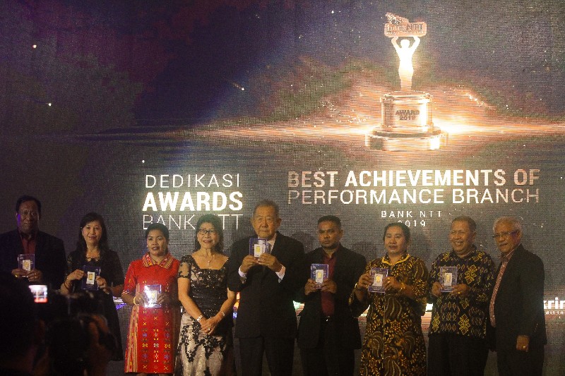 ‘Dedikasi Awards & Gerakan Patuh Bank NTT 2019’—Apresiasi Loyalitas Nasabah, Cabang & Pegawai