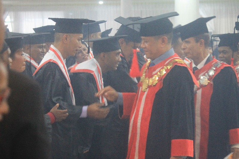 Pesan Gubernur Viktor Laiskodat bagi Wisudawan/ti Periode III UPG 1945 NTT