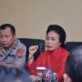 Tahan Tangis, Menteri Bintang Pinta Rampungkan Kekerasan Seksual di Padang