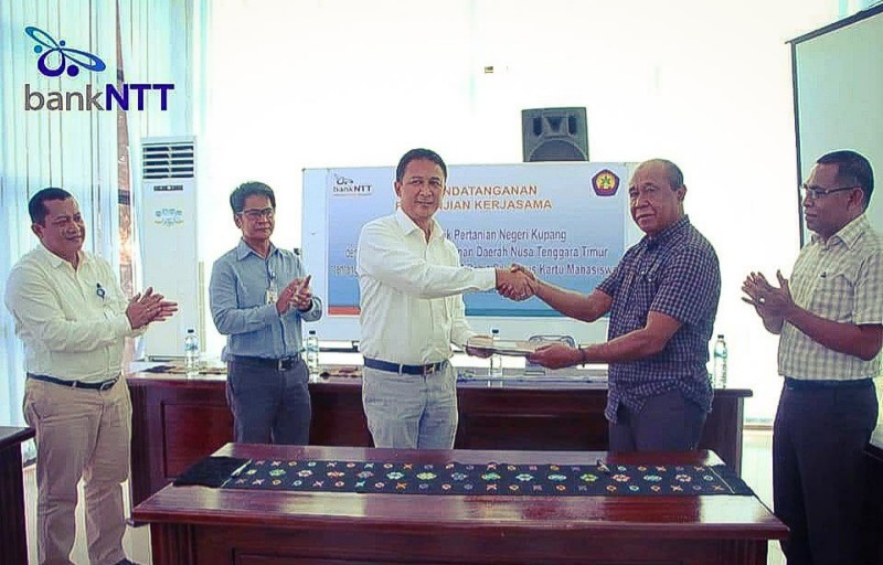 ‘Co-Branding’ Bank NTT & Politani Kupang Hasilkan Kartu Mahasiswa Plus Kartu ATM