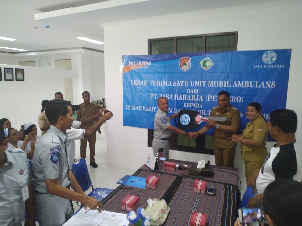 Jasa Raharja NTT Hibah Ambulans kepada RSUD TC Hillers Maumere