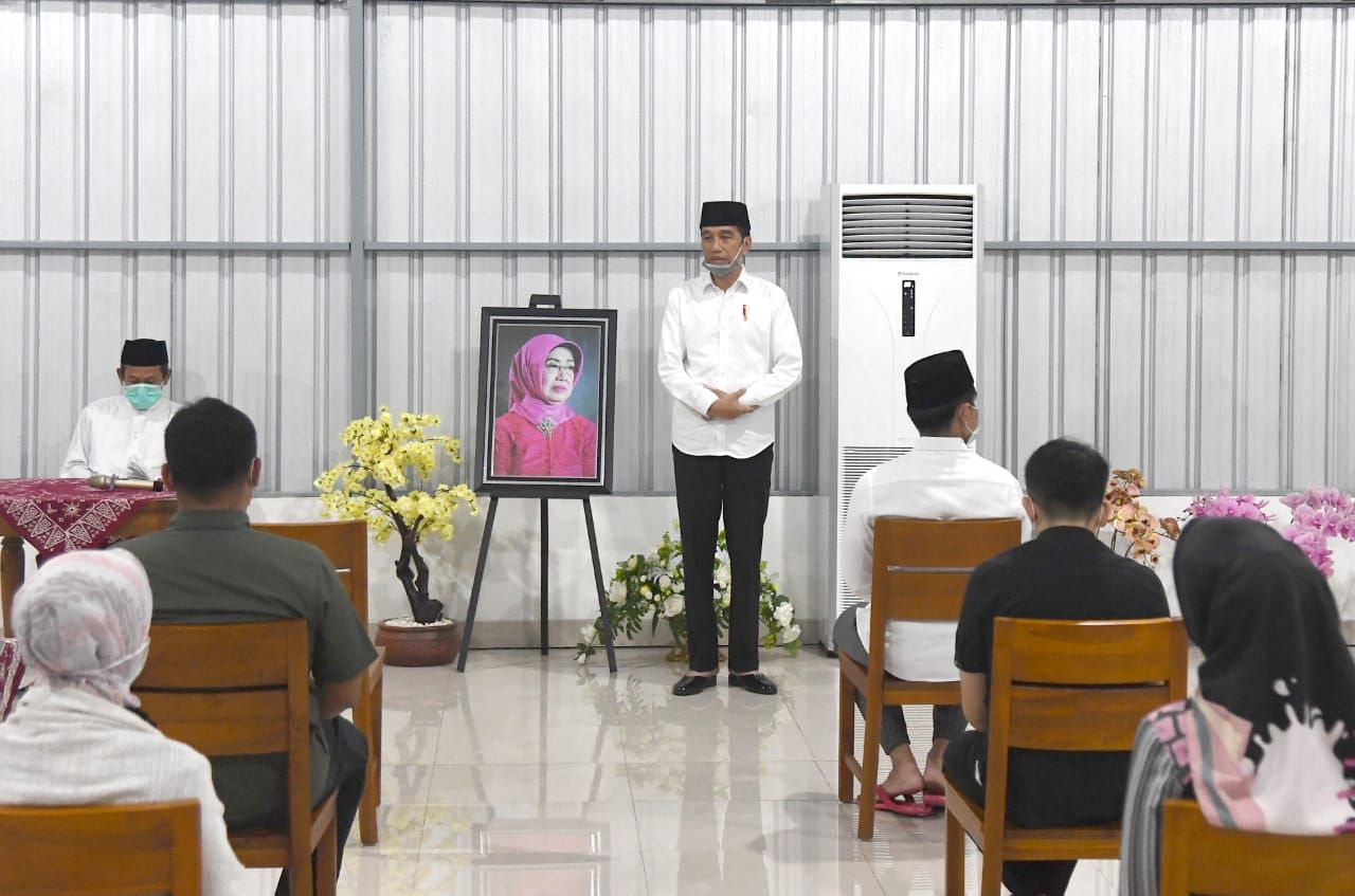 Terbatas, Keluarga Besar Helat Tahlilan bagi Almh. Ibunda Presiden Jokowi