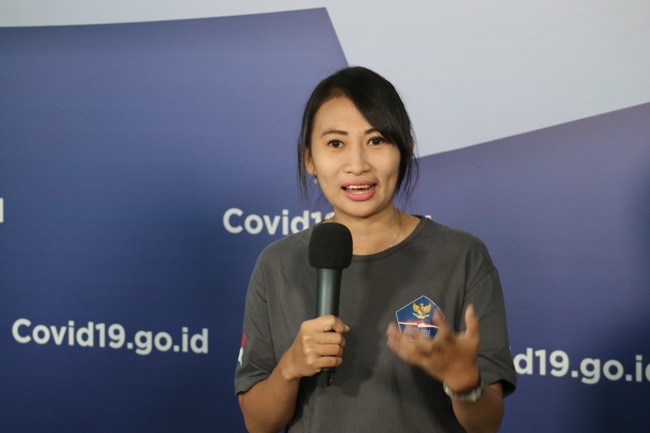 Suka Duka Relawan Covid-19 Perempuan Satu-Satunya Jadi Sopir Ambulans