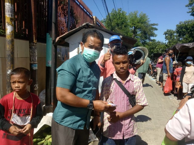 Keluarga Bima Dompu & JNE Kupang Sedekah 1.000 Masker Cegah Covid-19