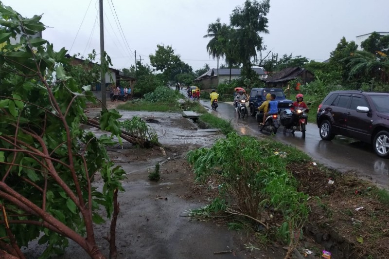 Terjang 200 Rumah di Kab. Tulang Bawang, Angin Puting Beliung Renggut 2 Nyawa