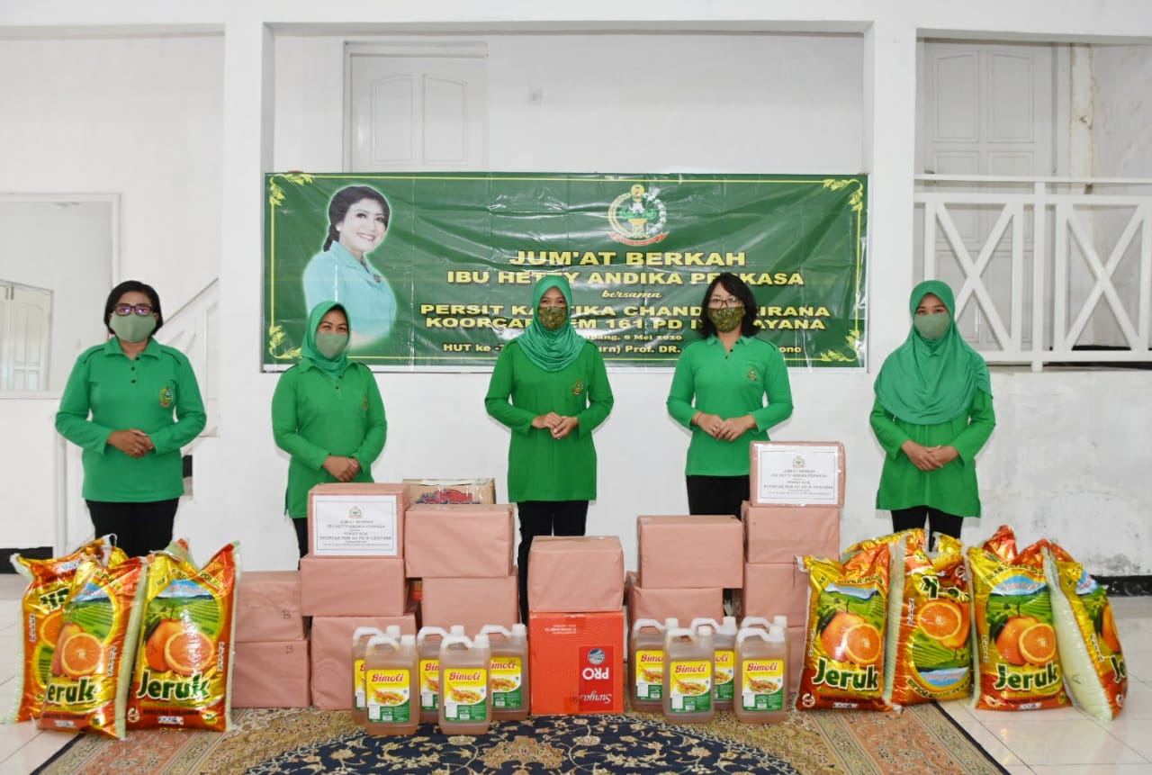 Jumat Berkah versi Persit Kartika Chandra Kirana Koorcab Rem 161 PD IX/Udayana