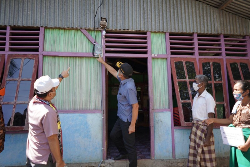Warga Perbatasan Indonesia-Timor Leste Gapai Bantuan Listrik Gratis PLN