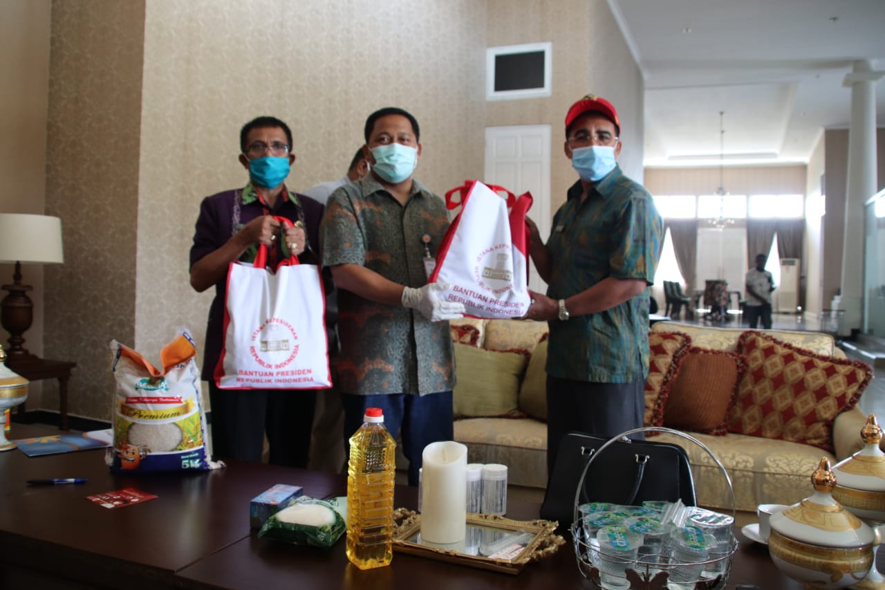5.000 Paket Sembako dari Presiden Jokowi bagi Warga Kota Kupang