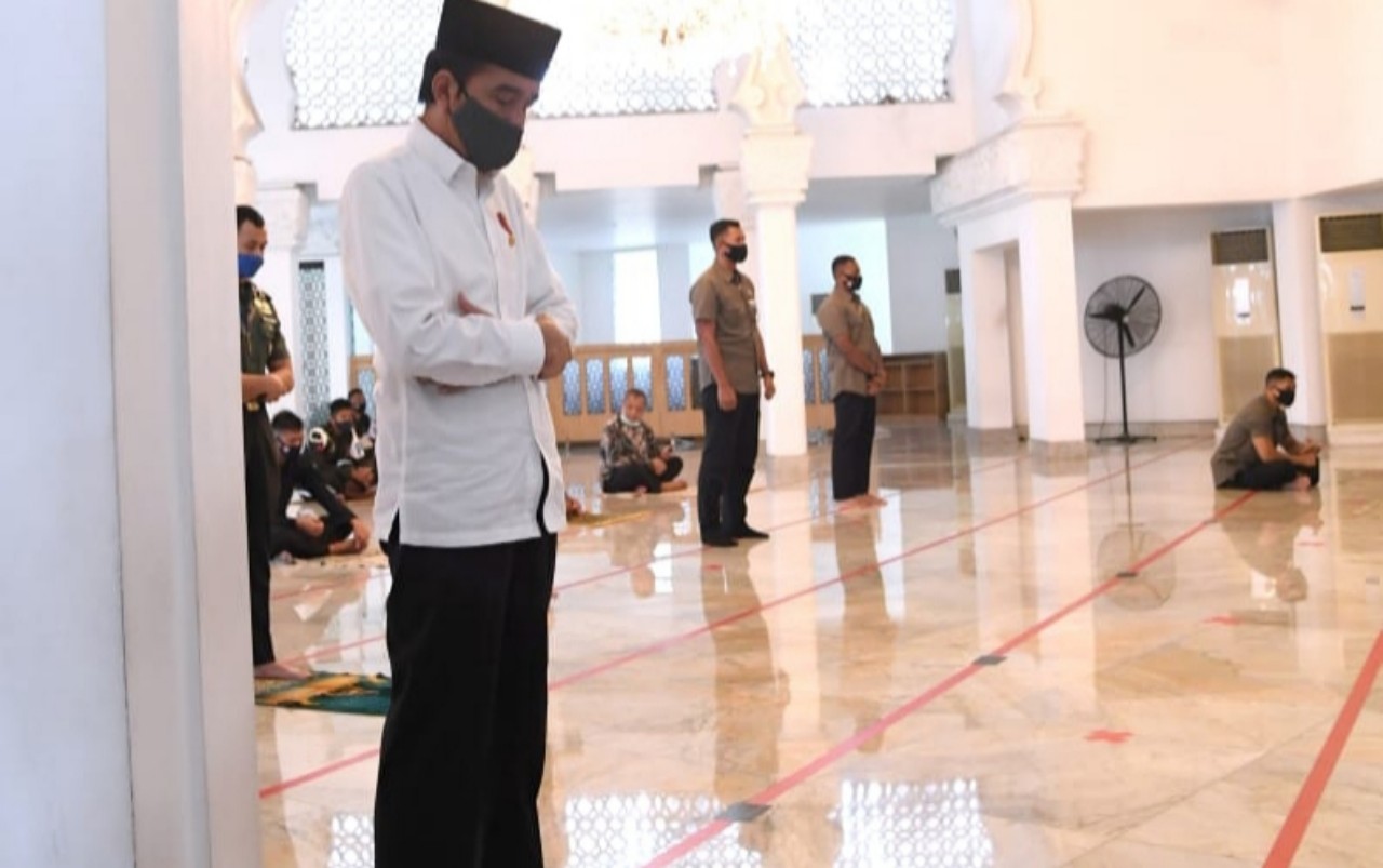 Salat Jumat di Masjid Baiturrahim, Presiden Jokowi Menaati Protokol Kesehatan