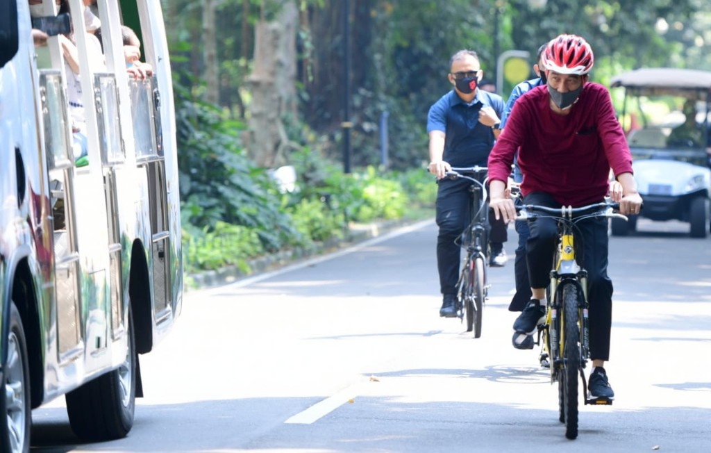 Usai Olahraga Sepeda, Presiden Jokowi Sampaikan Hasil Uji Swab
