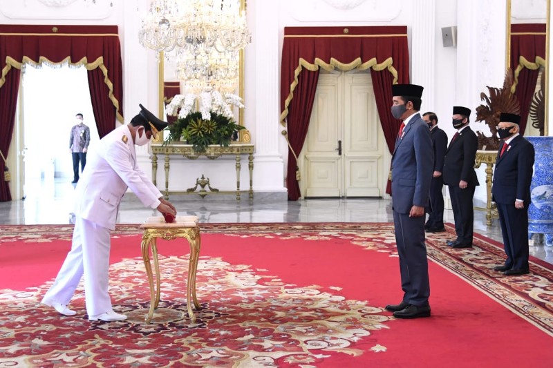 Presiden Lantik Isdianto Jadi Gubernur Kepulauan Riau Periode 2016—2021