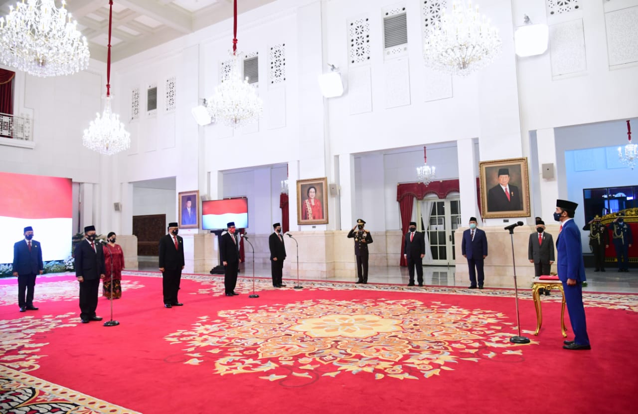 Presiden Jokowi Lantik 9 Anggota Kompolnas Masa Bakti 2020—2024