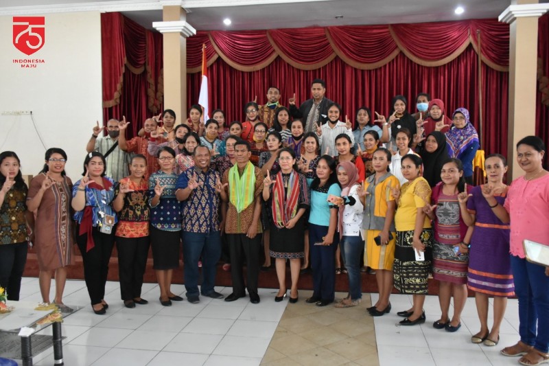 Guru Honorer Kota Kupang Gapai Gaji via Dana BOS, Perjuangan dari Hilda Manafe