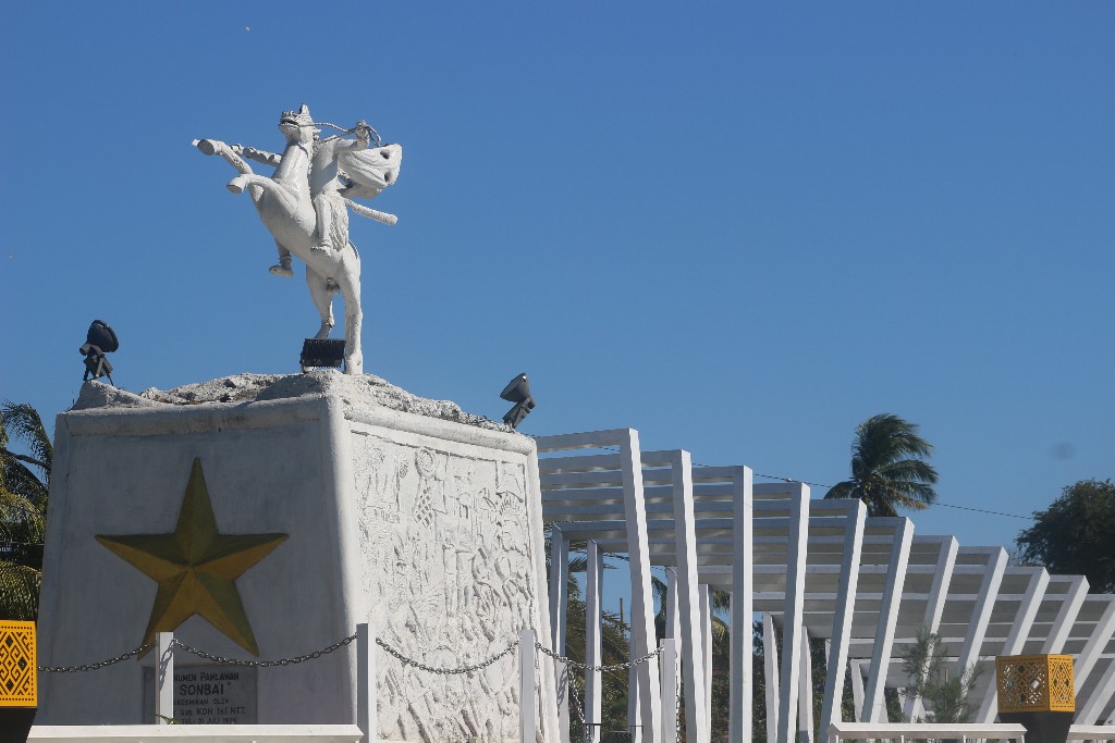Selisik Makna Relief Monumen dan Kiprah Sobe Sonbai III