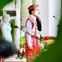 Tenun Ikat “Merah Putih TTS” dari Dekranasda NTT bagi Presiden Jokowi
