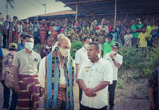 VBL Dapat Predikat “Bapak Infrastruktur” dari Desa Kaeneno Kabupaten TTS