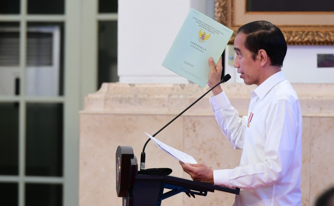 Presiden Jokowi Serahkan 1 Juta Sertifikat Tanah Untuk Rakyat Secara Virtual
