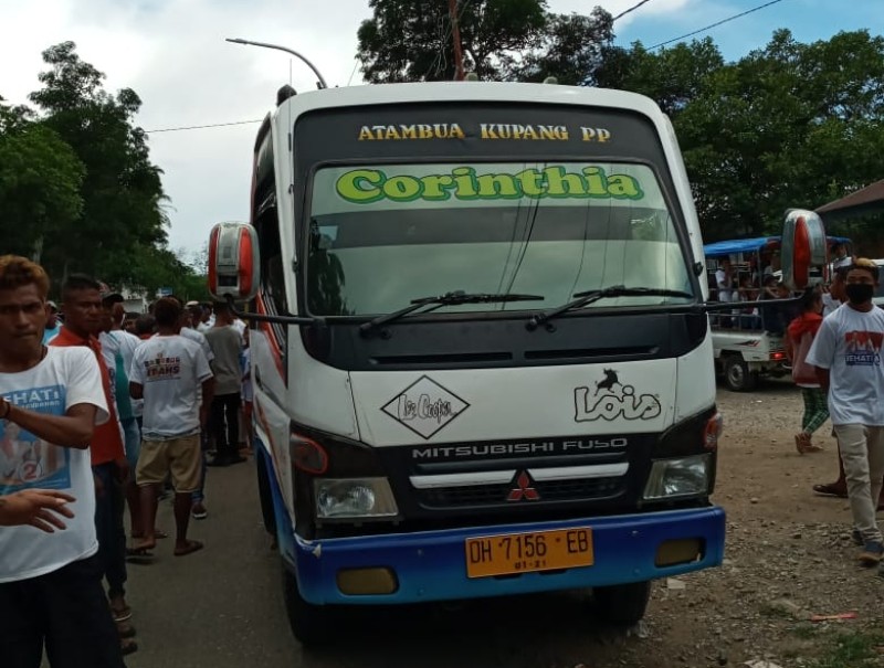 Bus Milenial SEHATI Dirusak Orang Tak Dikenal di Jalan Raya Leoruas