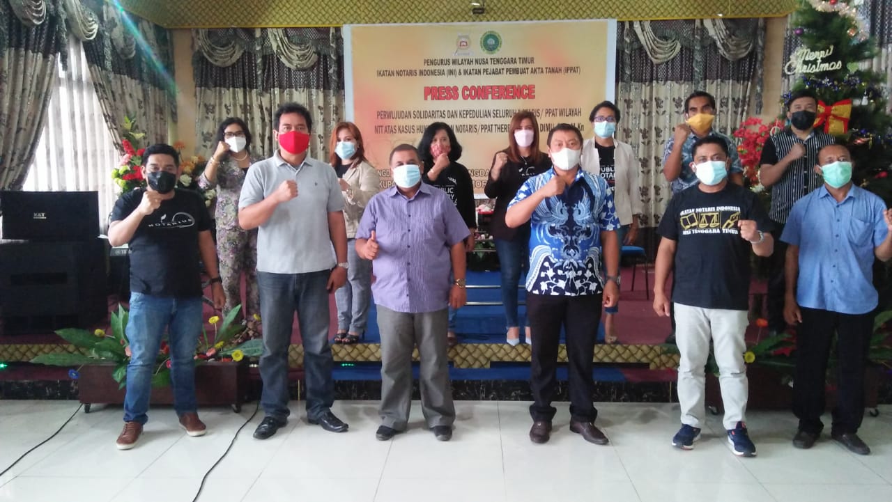 Aksi Solidaritas Notaris Theresia Dimu di Kejati NTT, INI & IPPAT Tutup Kantor