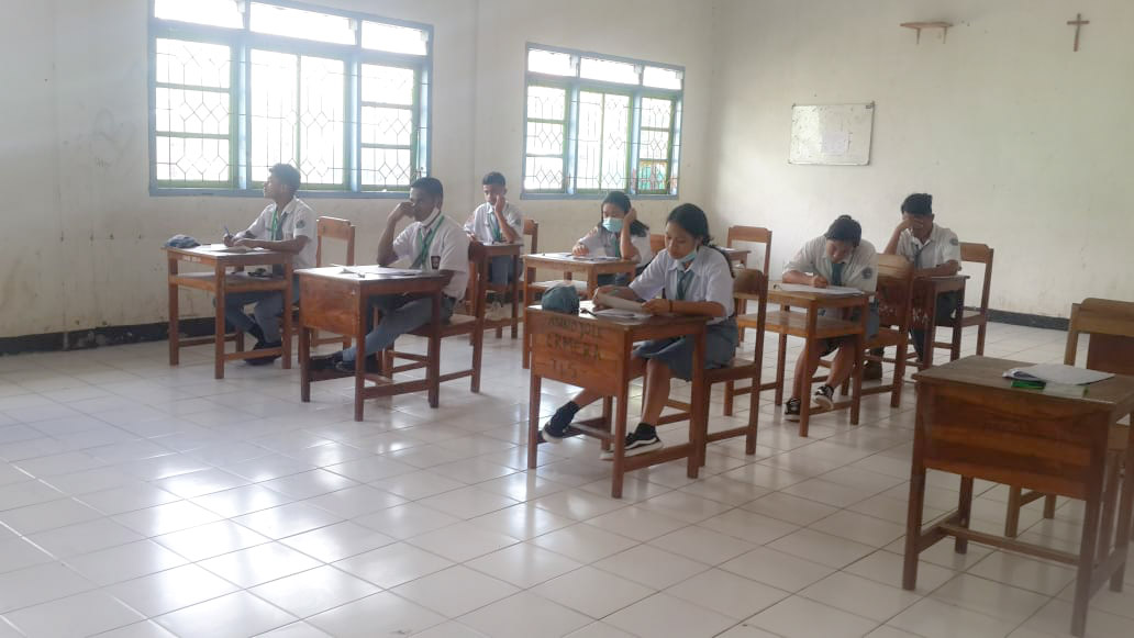 102 Siswa Kelas XII STM Katolik St.Yoseph Nenuk Ujian Sekolah Saat Pandemi