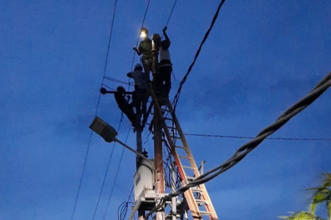 PLN Pulihkan Listrik 6 Kabupaten di NTT, 41.850 Pelanggan Nikmati Listrik Lagi