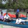 Naik Perahu Nelayan ke Desa Pukuafu, Bupati Rote Bantu Warga Terdampak