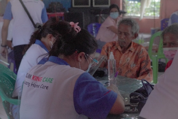 HUT Ke-5 Klinik King Care, Berbagi Kasih dan Bakti Sosial di Nekbaun
