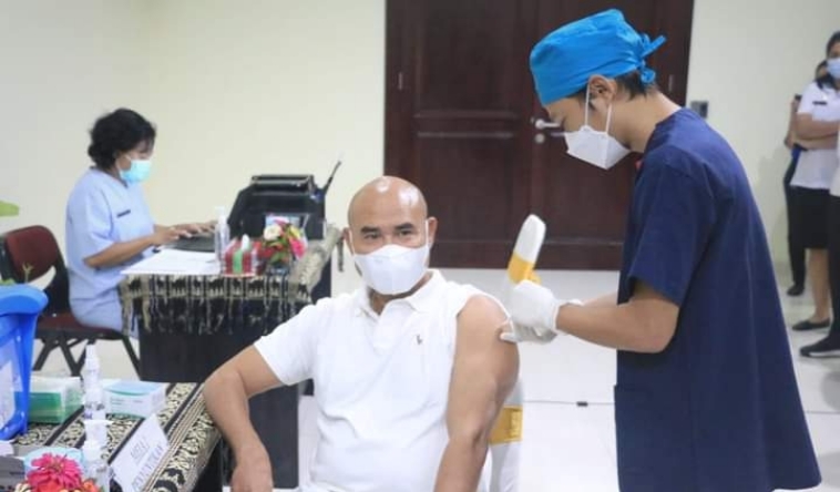 Terima Vaksin AstraZeneca, Gubernur VBL Imbau Tingkatan ‘Herd Immunity’