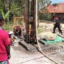 Sulit Air Bersih, YPKM & Kasogi Sumbang Sumur Bor ke Jemaat Nifukani TTS