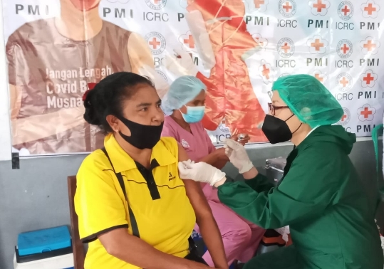 PMI Markas Belu Vaksin Warga Atambua, Luar Biasa Antusias Masyarakat