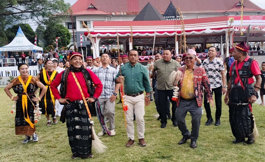 Penuh Semarak! Sejumlah Sanggar Tari Manggarai Tampil di HUT 80 RI